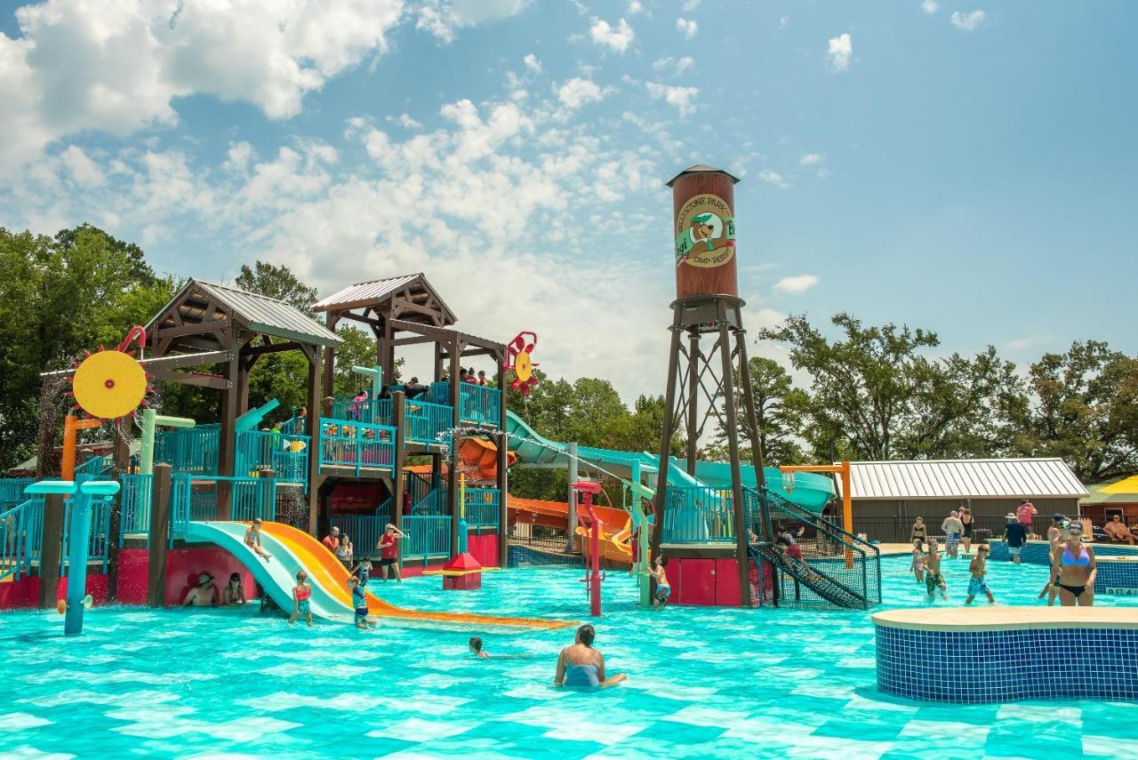 Jellystone Park Tyler Hotel Exterior photo